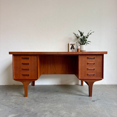 Ruim 2 - zijdig Deens vintage bureau teak - LOUI.STORE