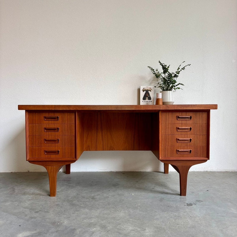 Ruim 2 - zijdig Deens vintage bureau teak - LOUI.STORE