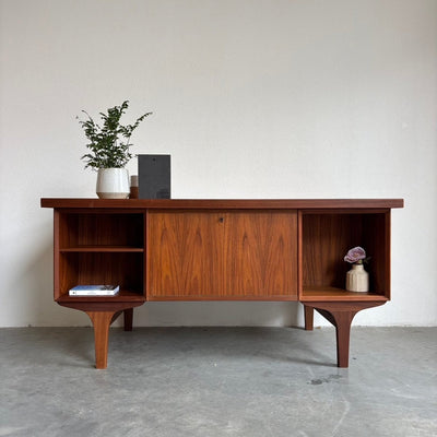 Ruim 2 - zijdig Deens vintage bureau teak - LOUI.STORE