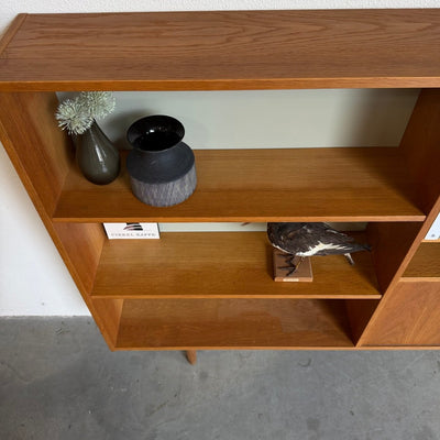 
                  
                    Ruim eiken vintage boekenkast met klep - open schappen - LOUI
                  
                