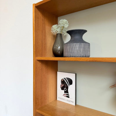 
                  
                    Ruim eiken vintage boekenkast met klep - open schappen - LOUI
                  
                