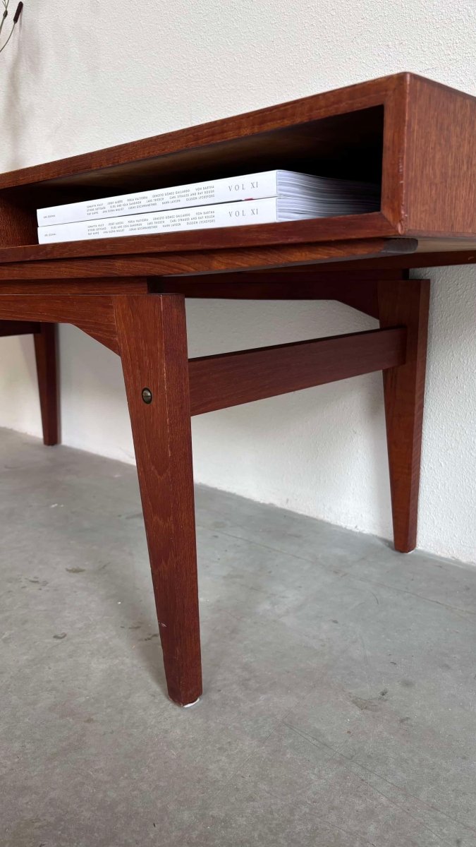 
                  
                    Salontafel 1 lade 2 vakken teak - LOUI.STORE
                  
                