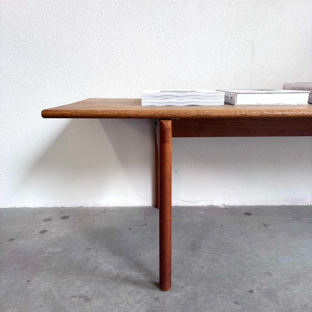 
                  
                    Salontafel Hans J. Wegner eiken - LOUI.STORE
                  
                