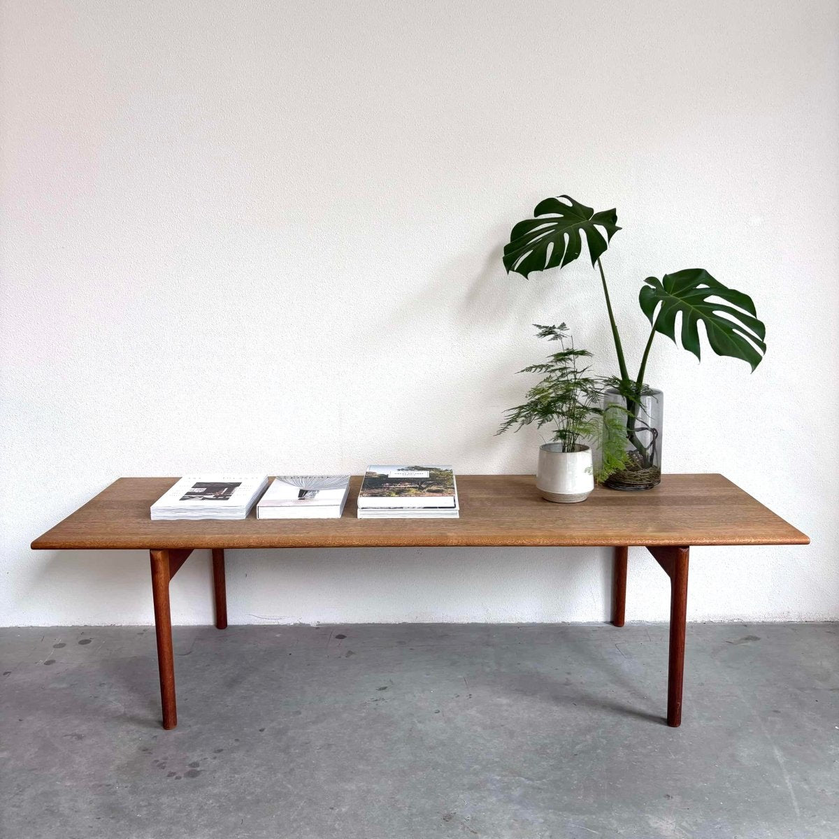 
                  
                    Salontafel Hans J. Wegner eiken - LOUI.STORE
                  
                