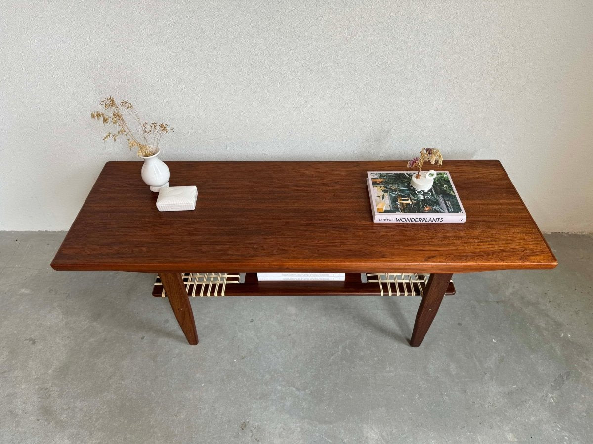 
                  
                    Salontafel teak met vlechtwerk - LOUI.STORE
                  
                