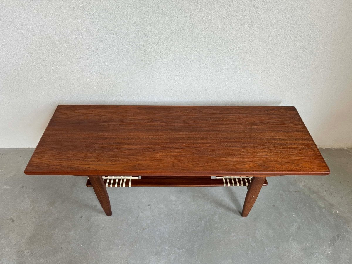 
                  
                    Salontafel teak met vlechtwerk - LOUI.STORE
                  
                