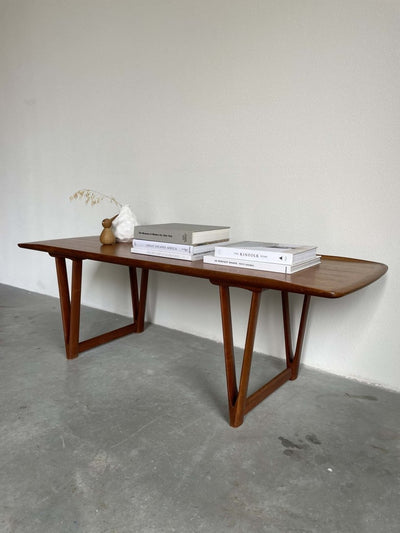 Salontafel teak V frame - LOUI.STORE