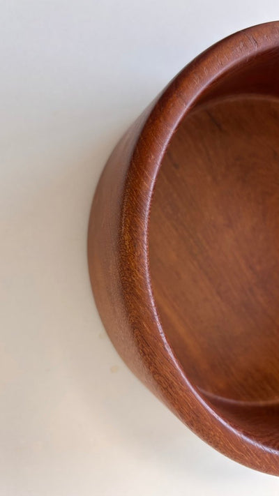 
                  
                    Schaaltje massief teak - LOUI.STORE
                  
                