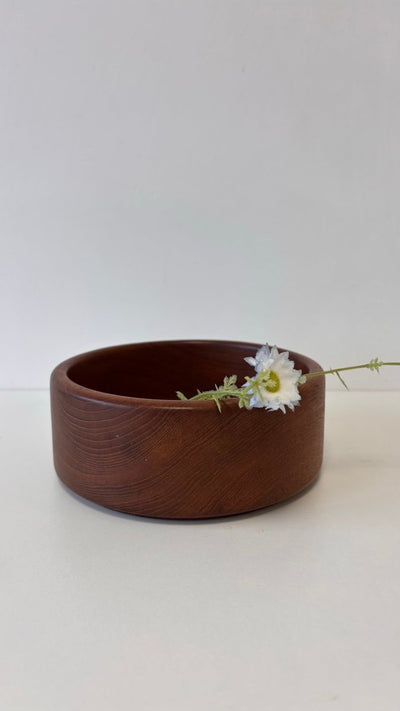 
                  
                    Schaaltje massief teak - LOUI.STORE
                  
                