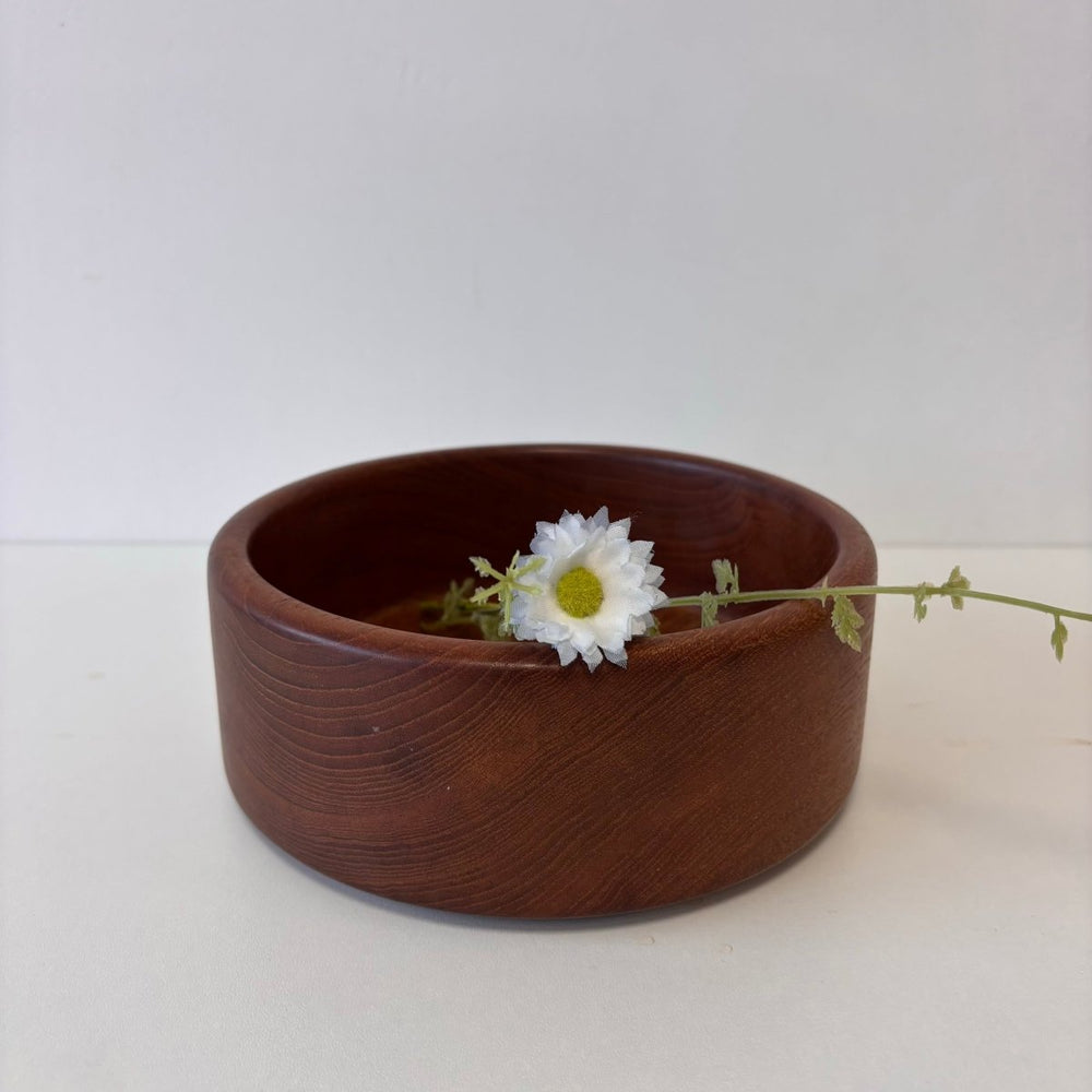 
                  
                    Schaaltje massief teak - LOUI.STORE
                  
                