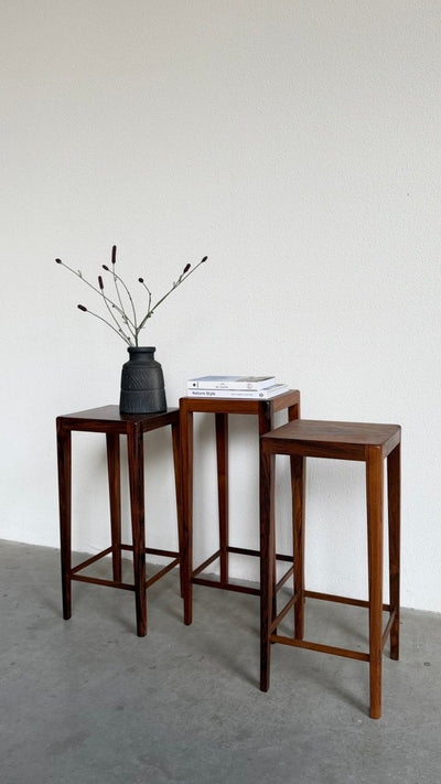 
                  
                    Set 3 vintage plantentafeltjes - bijzettafel palissander - LOUI
                  
                