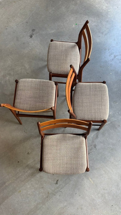 
                  
                    Set 4* Deens vintage eetkamerstoelen teak - LOUI.STORE
                  
                