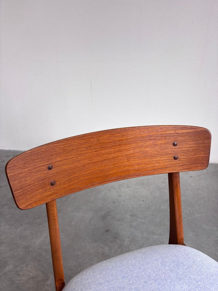 
                  
                    Set 4* Farstrup stoelen licht blauw - LOUI.STORE
                  
                