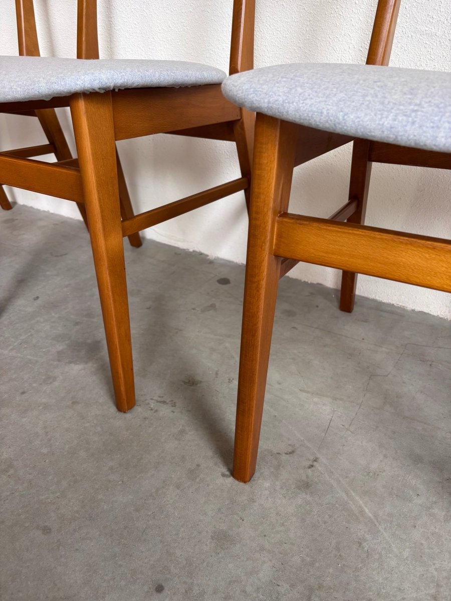 
                  
                    Set 4* Farstrup stoelen licht blauw - LOUI.STORE
                  
                
