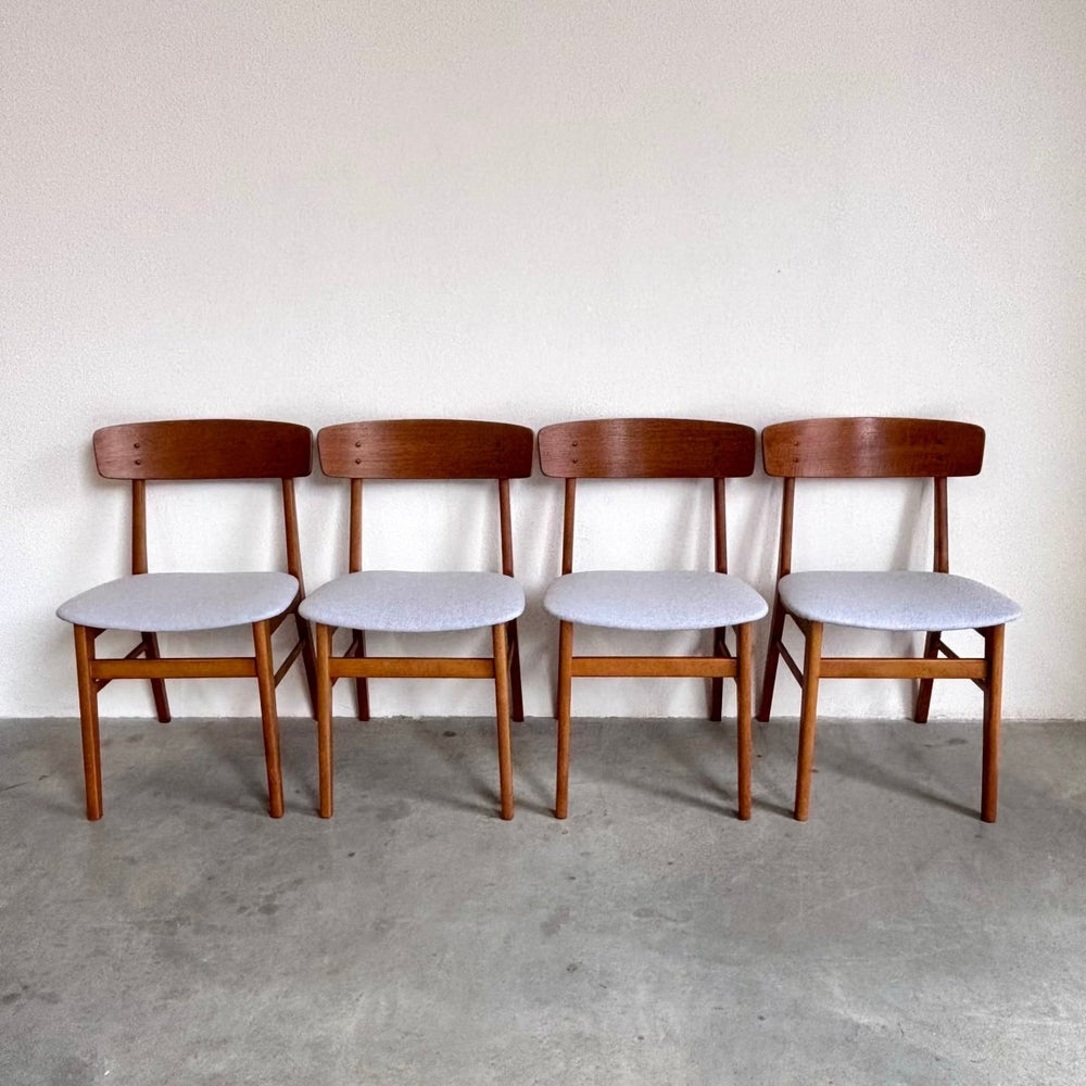 Set 4* Farstrup stoelen licht blauw - LOUI.STORE