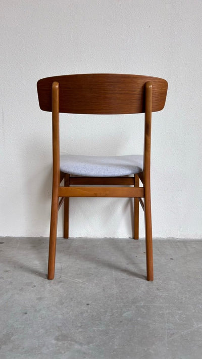 
                  
                    Set 4* Farstrup stoelen licht blauw - LOUI.STORE
                  
                