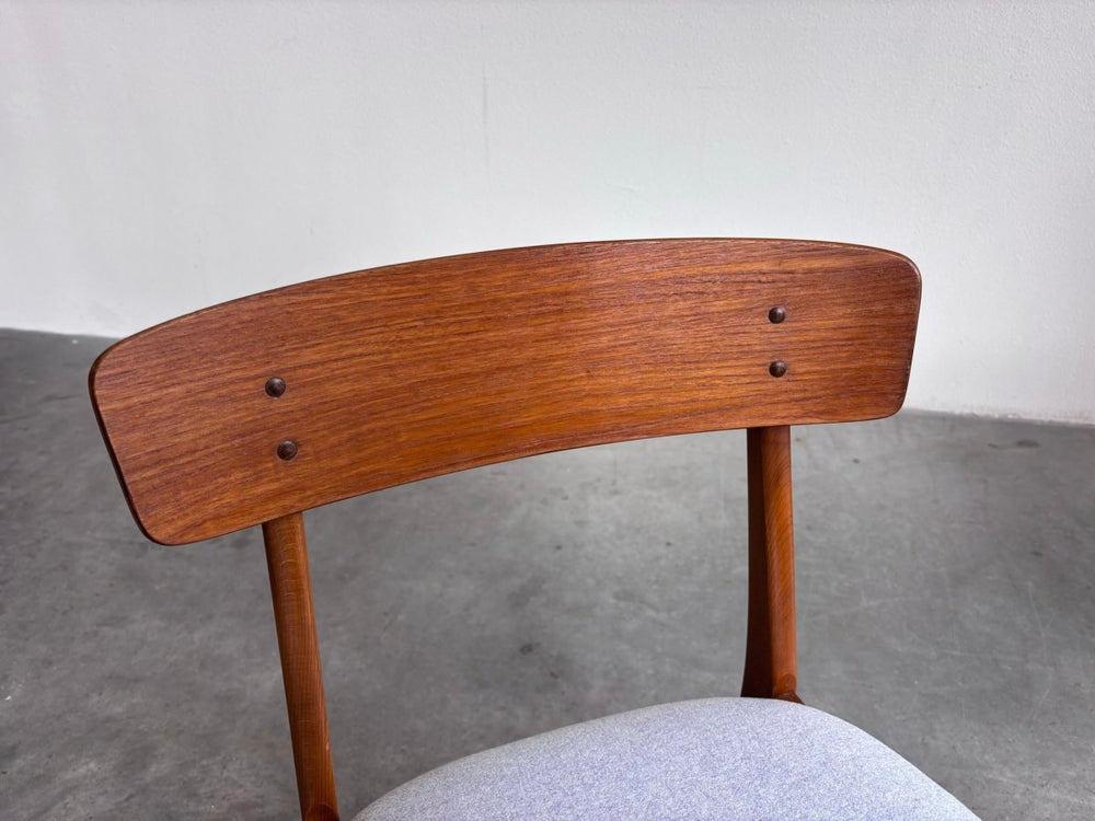 
                  
                    Set 4* Farstrup stoelen licht blauw - LOUI.STORE
                  
                