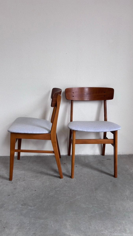 
                  
                    Set 4* Farstrup stoelen licht blauw - LOUI.STORE
                  
                
