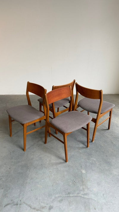 
                  
                    Set 4* vintage eetkamerstoelen teak Faldsled no.66 - LOUI
                  
                