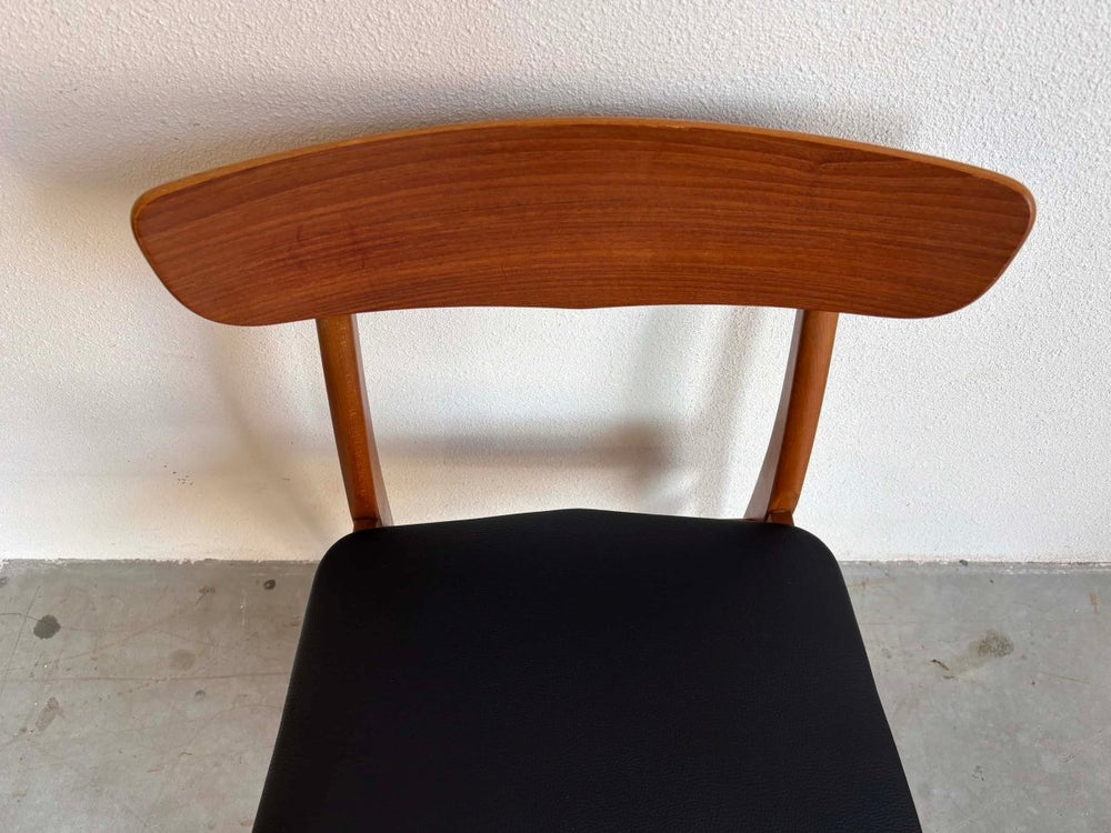 
                  
                    Set 4* vintage Findahl stoelen skai - LOUI.STORE
                  
                