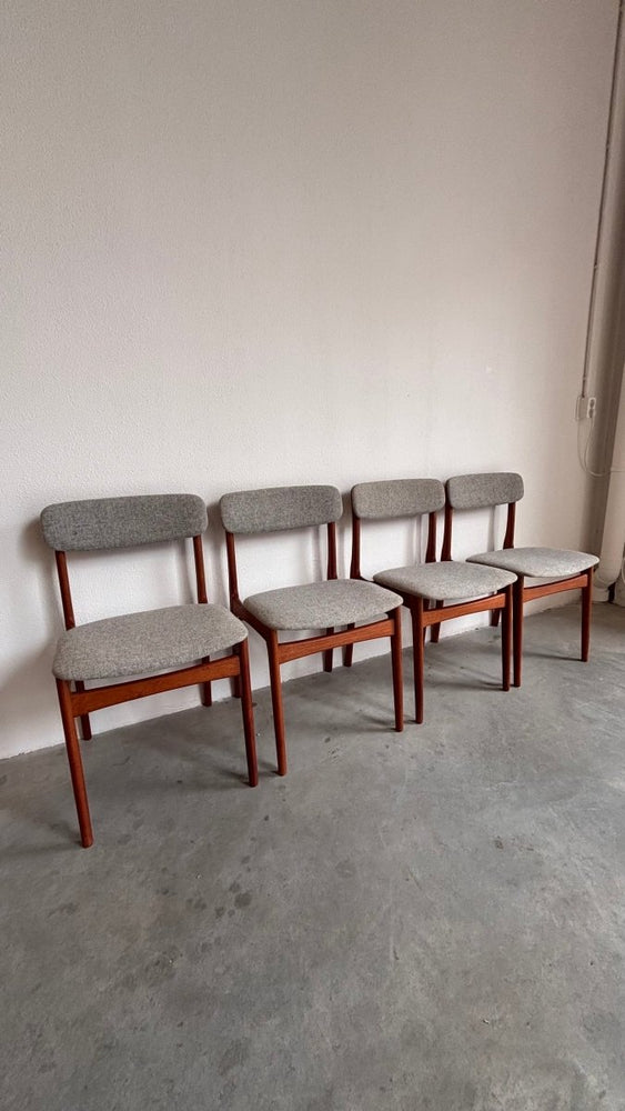 
                  
                    Set 4 vintage stoelen Thorsø - LOUI.STORE
                  
                