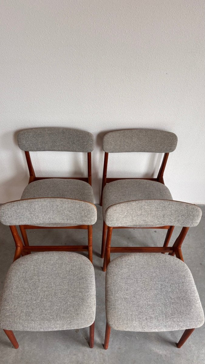 
                  
                    Set 4 vintage stoelen Thorsø - LOUI.STORE
                  
                