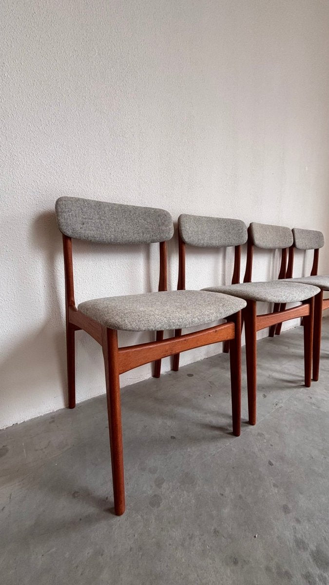 
                  
                    Set 4 vintage stoelen Thorsø - LOUI.STORE
                  
                