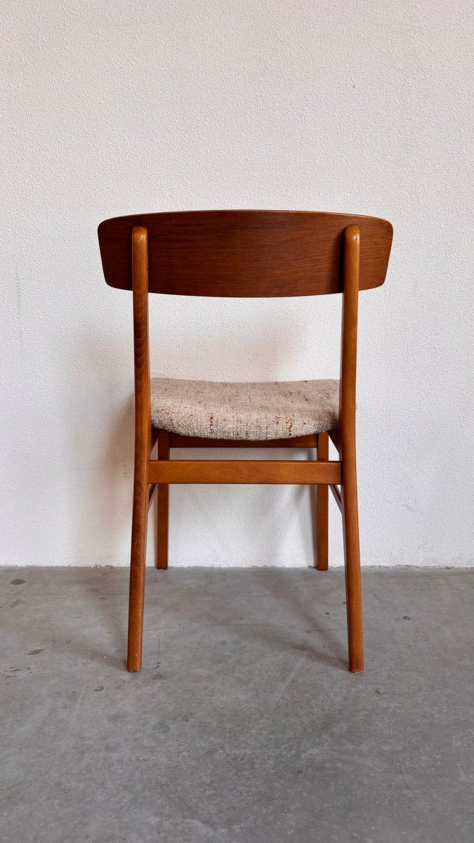 
                  
                    Set 6* vintage Farstrup stoelen teak - LOUI.STORE
                  
                
