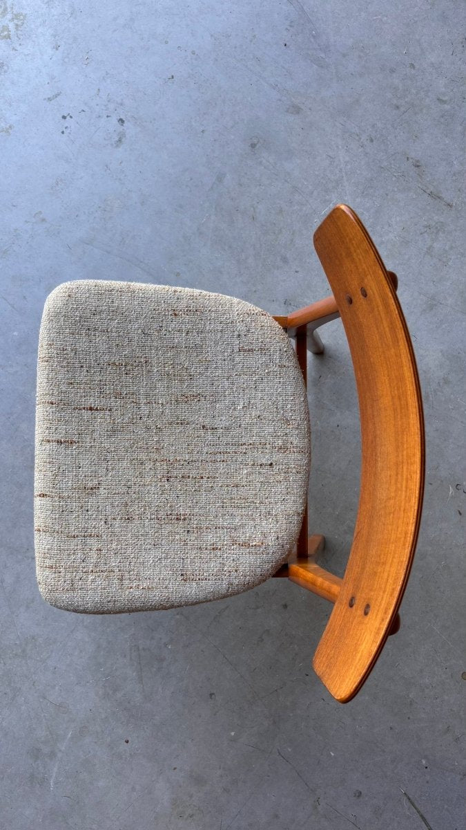 
                  
                    Set 6* vintage Farstrup stoelen teak - LOUI.STORE
                  
                