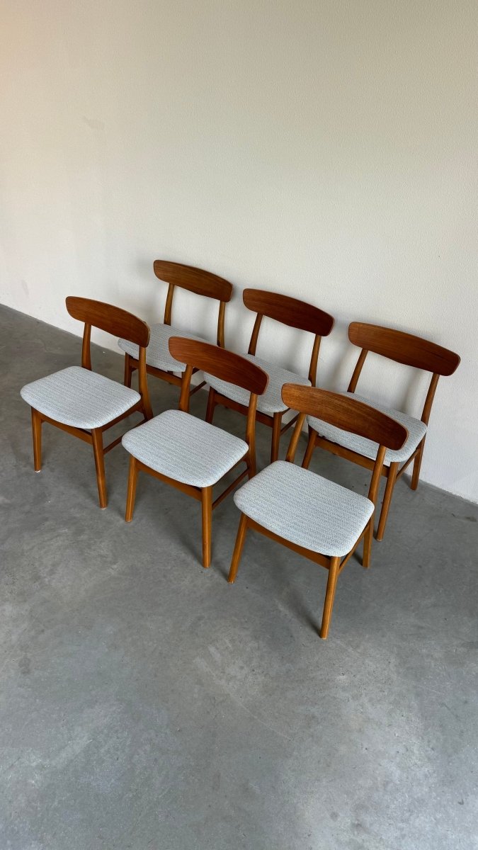 
                  
                    Set 6* vintage Findahl stoelen - LOUI.STORE
                  
                
