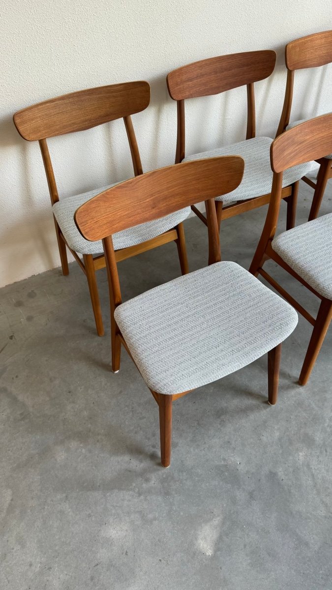 
                  
                    Set 6* vintage Findahl stoelen - LOUI.STORE
                  
                