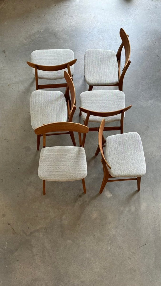 
                  
                    Set 6* vintage Findahl stoelen - LOUI.STORE
                  
                