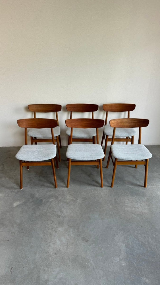 
                  
                    Set 6* vintage Findahl stoelen - LOUI.STORE
                  
                