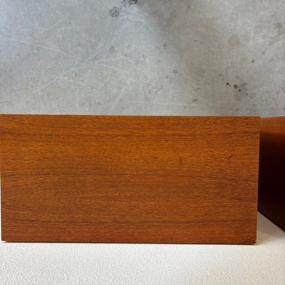 
                  
                    Set kleine vintage boekenkastjes teak - LOUI.STORE
                  
                