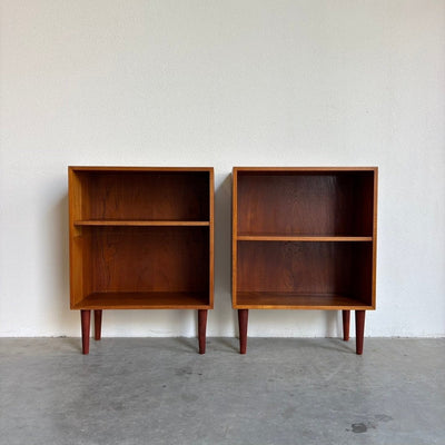 
                  
                    Set kleine vintage boekenkastjes teak - LOUI.STORE
                  
                