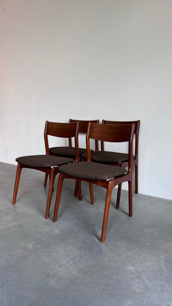 
                  
                    Set stoelen *4 teak bruin - LOUI.STORE
                  
                