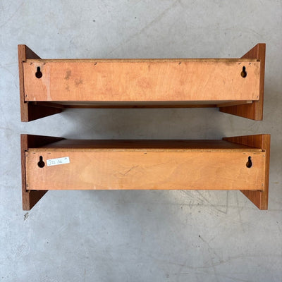 
                  
                    Set van 2 teak vintage wandkastjes - nachtkastjes - LOUI.STORE
                  
                