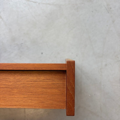 
                  
                    Set van 2 teak vintage wandkastjes - nachtkastjes - LOUI.STORE
                  
                