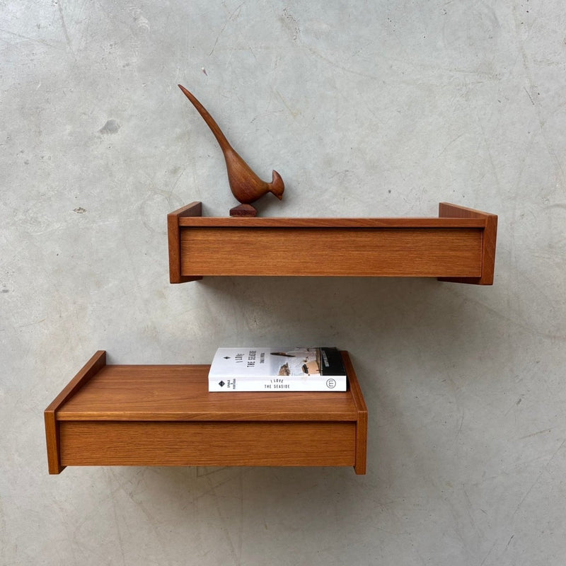 Set van 2 teak vintage wandkastjes - nachtkastjes - LOUI.STORE
