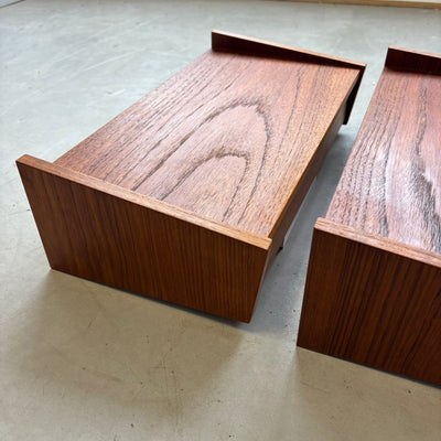 
                  
                    Set van 2 teak vintage wandkastjes - nachtkastjes - LOUI.STORE
                  
                