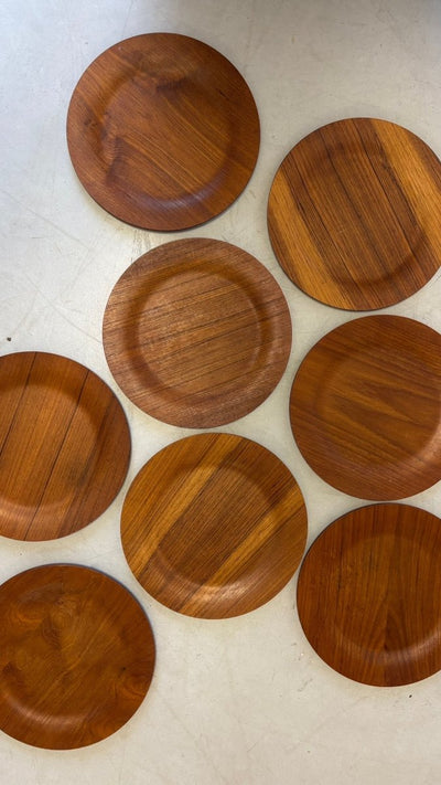 
                  
                    Set van 8 vintage teak borden - LOUI.STORE
                  
                