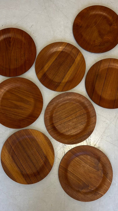 
                  
                    Set van 8 vintage teak borden - LOUI.STORE
                  
                