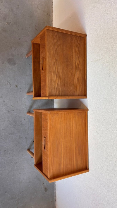 
                  
                    Set vintage nachtkastjes eiken - LOUI.STORE
                  
                