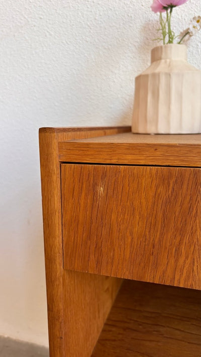 
                  
                    Set vintage nachtkastjes eiken - LOUI.STORE
                  
                