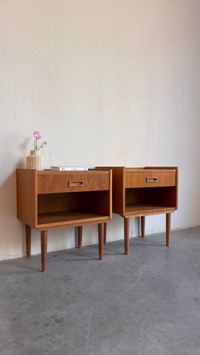 
                  
                    Set vintage nachtkastjes eiken - LOUI.STORE
                  
                