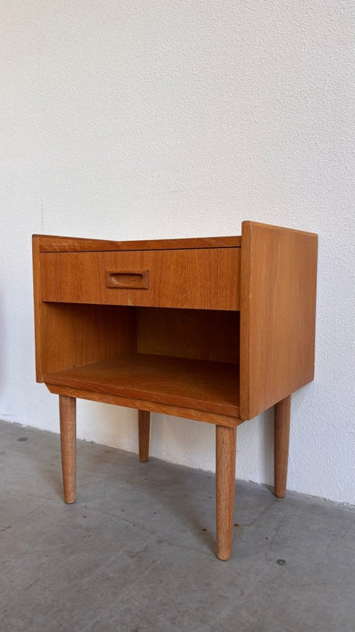 
                  
                    Set vintage nachtkastjes eiken - LOUI.STORE
                  
                