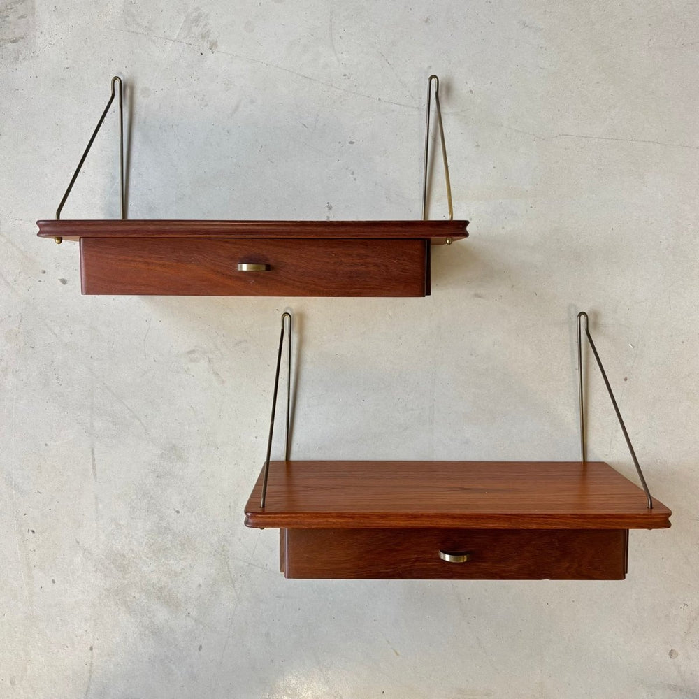 
                  
                    Set vintage string wandkastjes teak - LOUI.STORE
                  
                