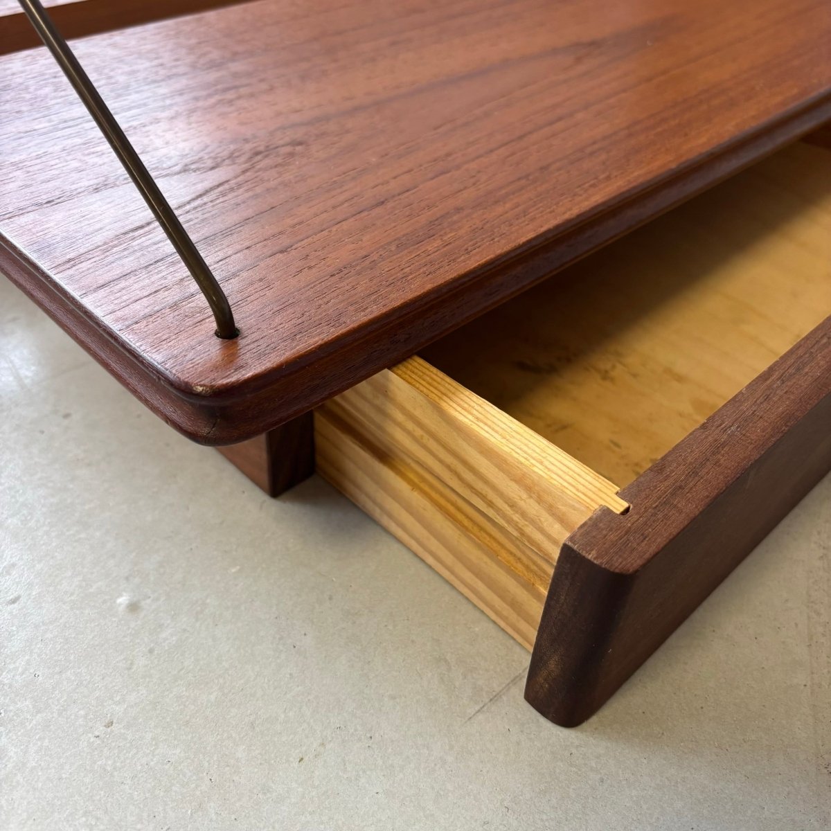 
                  
                    Set vintage string wandkastjes teak - LOUI.STORE
                  
                