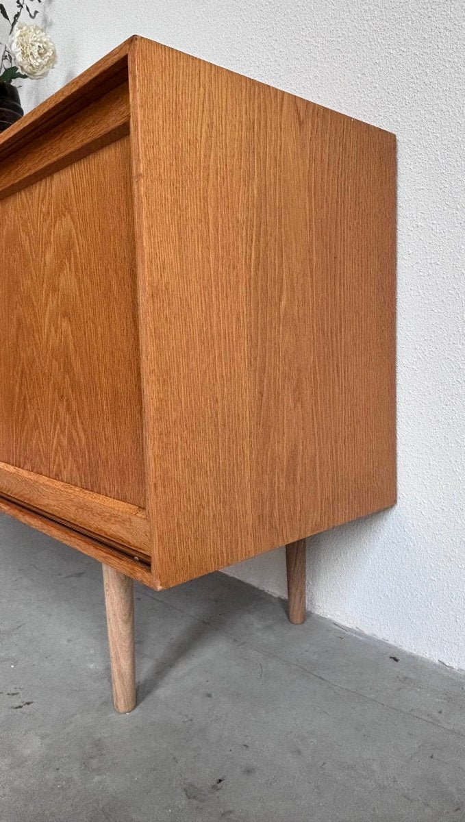 
                  
                    Sideboard eik ingelegd handgreep - LOUI.STORE
                  
                