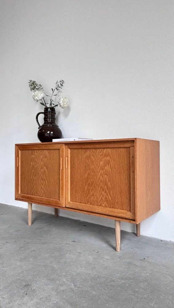 
                  
                    Sideboard eik ingelegd handgreep - LOUI.STORE
                  
                